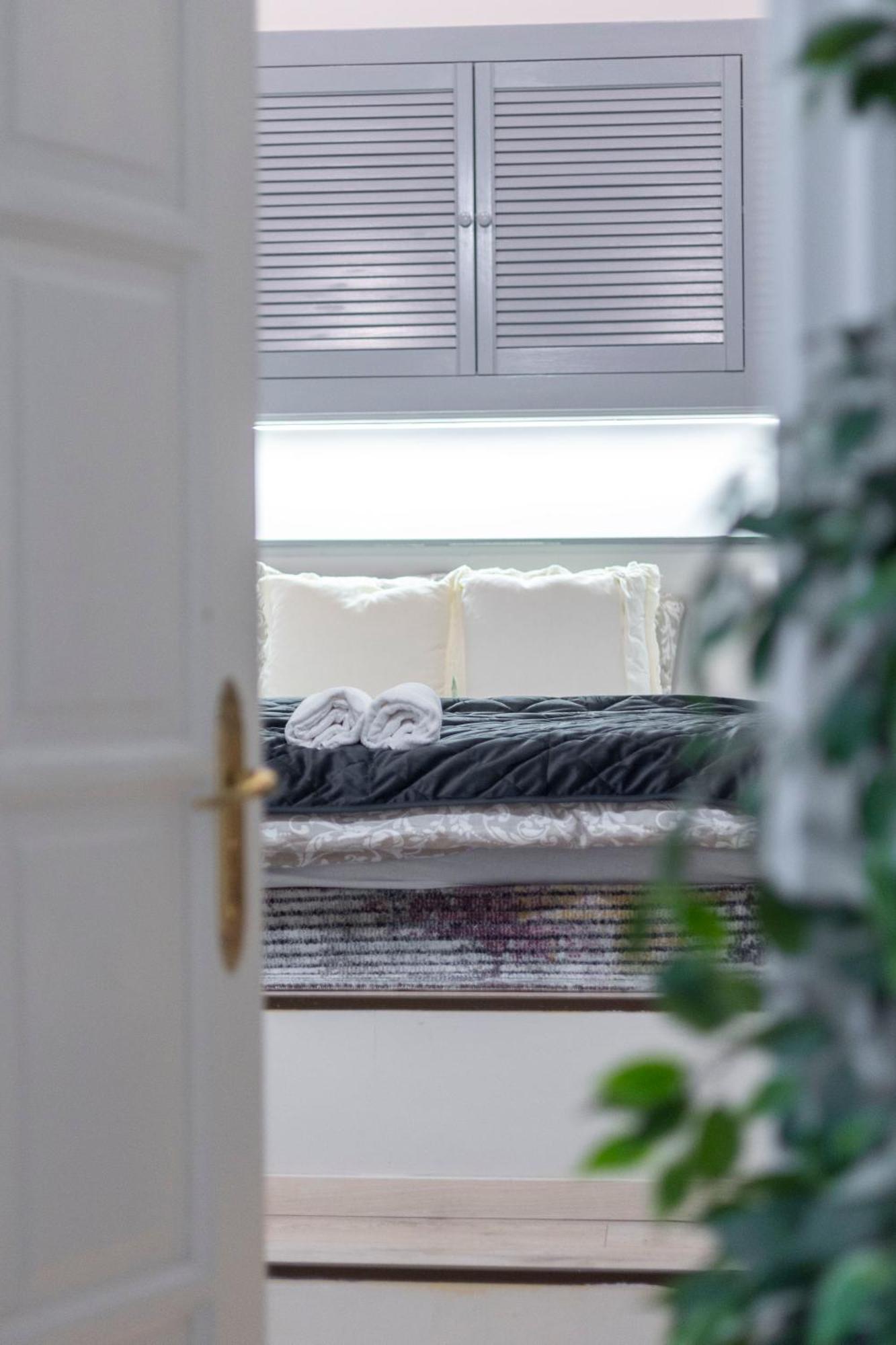 Ferienwohnung Hidden Gem With Terrace On The Andrassy Fashion Road Budapest Exterior foto