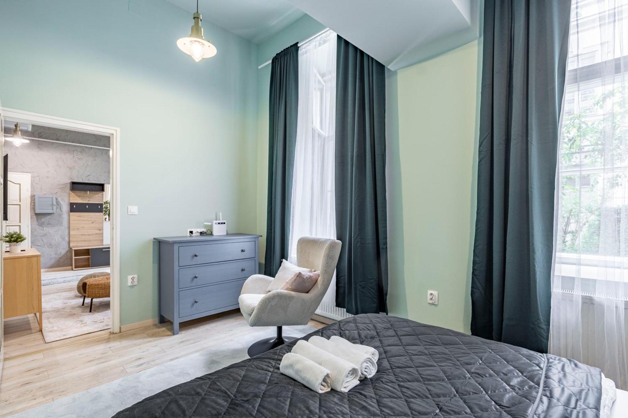 Ferienwohnung Hidden Gem With Terrace On The Andrassy Fashion Road Budapest Exterior foto