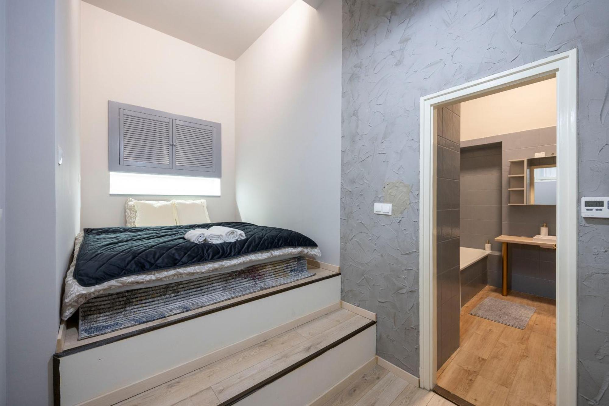 Ferienwohnung Hidden Gem With Terrace On The Andrassy Fashion Road Budapest Exterior foto